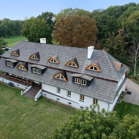 Dwor Strzyzew Bed & Breakfast Zelazowa Wola Eksteriør bilde