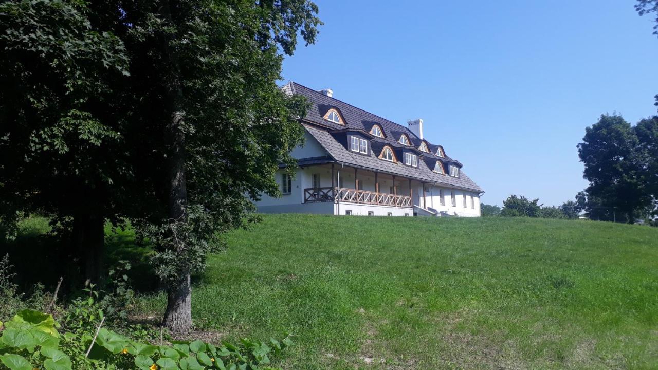 Dwor Strzyzew Bed & Breakfast Zelazowa Wola Eksteriør bilde