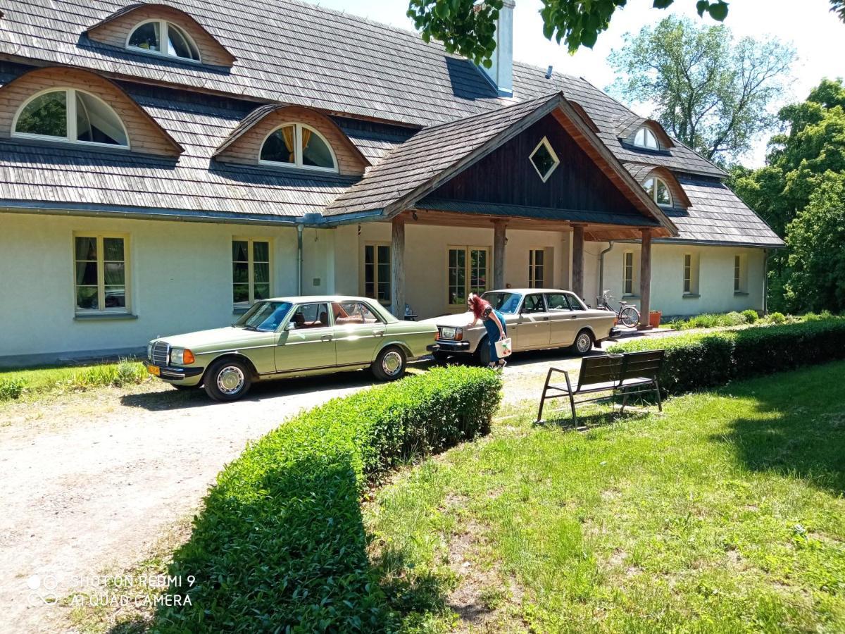 Dwor Strzyzew Bed & Breakfast Zelazowa Wola Eksteriør bilde