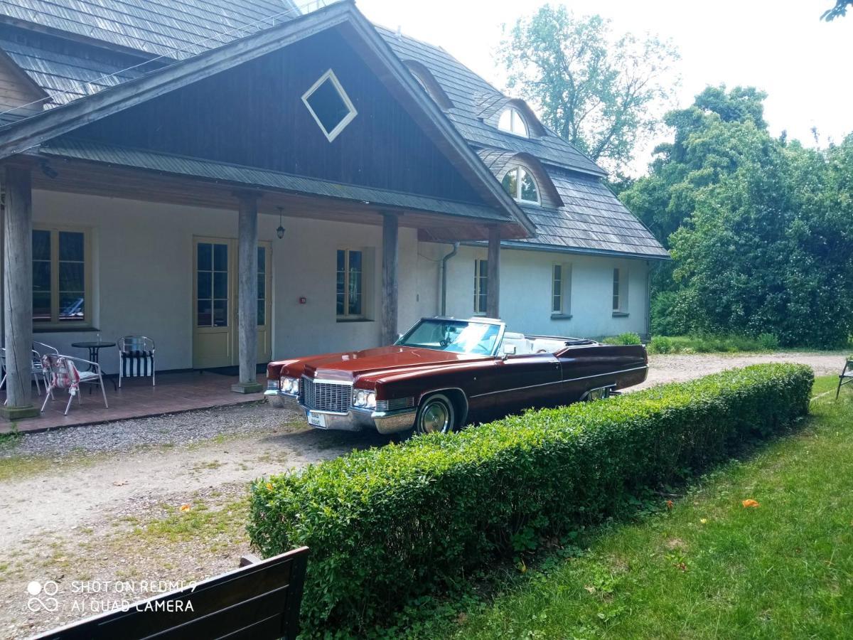 Dwor Strzyzew Bed & Breakfast Zelazowa Wola Eksteriør bilde