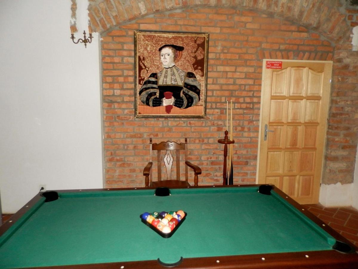 Dwor Strzyzew Bed & Breakfast Zelazowa Wola Eksteriør bilde