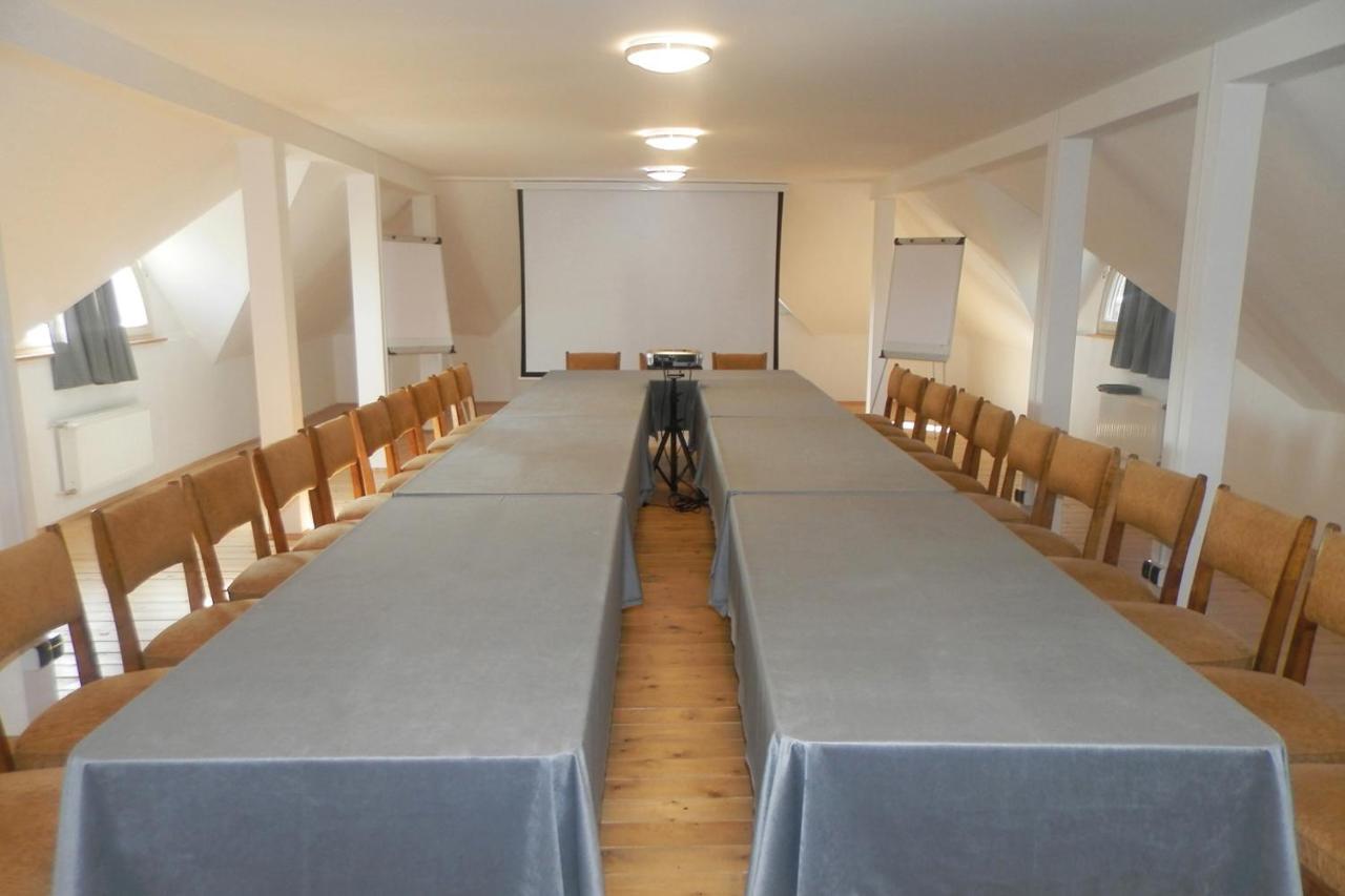 Dwor Strzyzew Bed & Breakfast Zelazowa Wola Eksteriør bilde